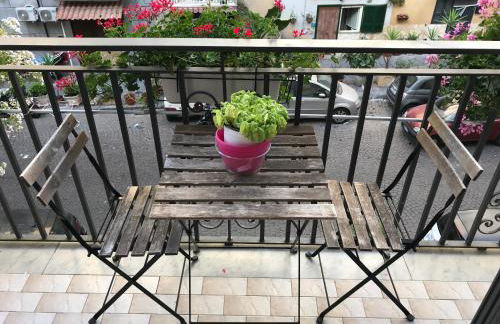 La cartolina di Napoli free parking for small cars only - Foto 16