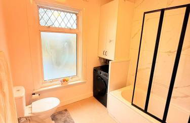 Bright & Airy two-Bed Appartment Near Seven kings tube easy access to central London - Foto 13
