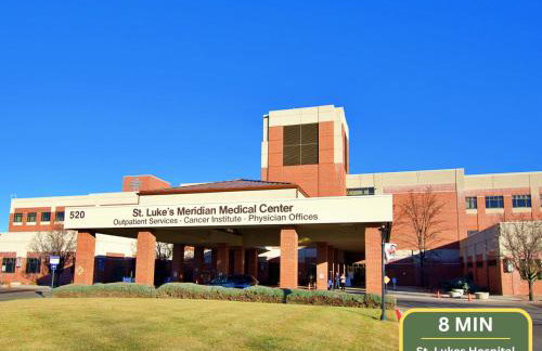 Fire Pit Getaway Shops and Dining 70in TV - Foto 42