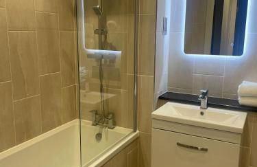 1 Bed Apt - Balcony - City View - Great Location - Foto 14