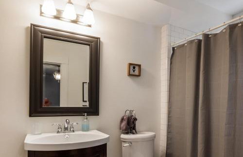 Steps to Dtwn Plymouth! Home with Dog-Friendly Yard - Foto 15