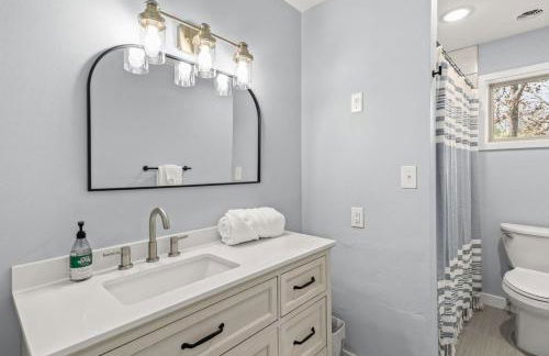 Spacious Family Haven - Walk to Downtown & JBU - Foto 19