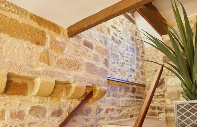 Host & Stay - The Coach House - Photo 9