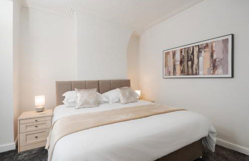 3 Bed House Near Liverpool Parking Sleeps 5 - Foto 1