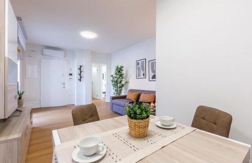 Colombo Palace - viale colombo 358 - Photo 58