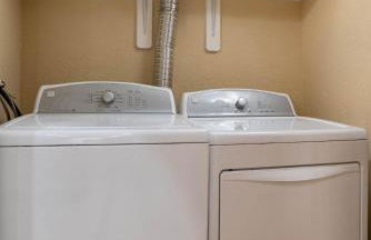 Modern DT Home-King size Bed-Patios-Long Stays-WiFi - Foto 52