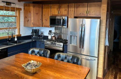 A Celestial Chalet Pets, Hot Tub & Mountain View - Photo 20