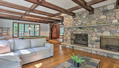 Charming Saylorsburg Retreat with Game Room and Patio! - Foto 5