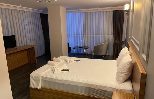 Waves Hotel - Photo 9