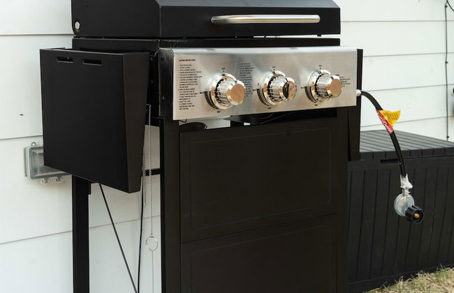 Eastside Home w Awesome Yard - Golf Pool Firepit - Foto 29