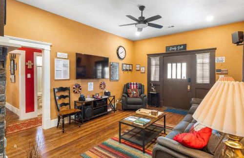 Stockyards-3/4 mile away!-Sleeps 8-Americana House - Foto 28