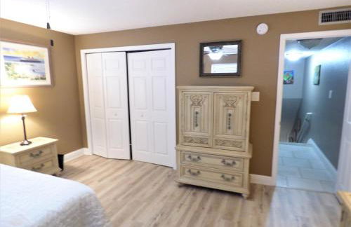 Cocoa Beach - Oceanfront - Steps to the Pier and Ocean - Foto 4