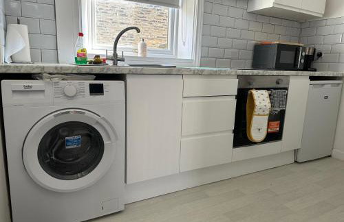 Brighouse 2 bedhouse central contractors welcome - Foto 9