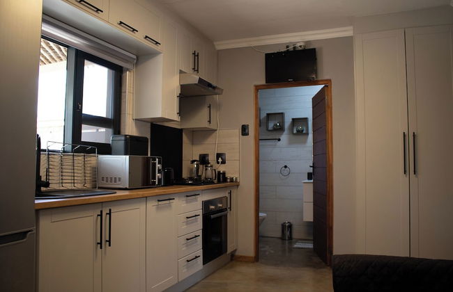 Immaculate 2-bed Cottage in Marloth Park - Photo 5