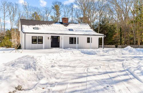 New Family Coastal Retreat Game Room Firepit - Photo 2