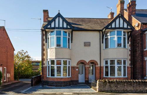 Jasmine Villa A - Ideal for QMC & Uni - Free parking - Photo 25