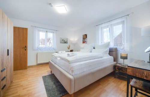 FEWO-LAVEES moderne zentrale FeWo nahe OMV Wacker Kliniken Burg -Eigener Eingang-Schlüsselloser Check in - Foto 2