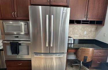 Classy Victorian Brownstone Subway Shopping - Photo 16