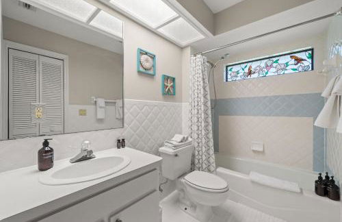 Surfside Beach House - Gorgeous Canal Front Home - Heated Pool & Boat Dock - Foto 45