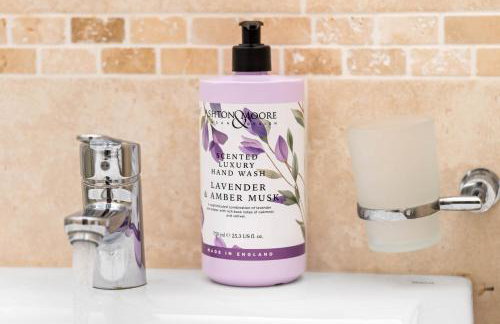 Mint drive 2 Beds With Secure Car Or Van Park w WiFi-Netflix No Deposit Required - Foto 50