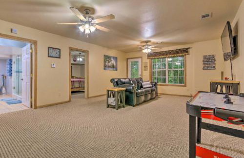 Deck and Fire Pit Lakefront Hideaway in Scranton! - Foto 18