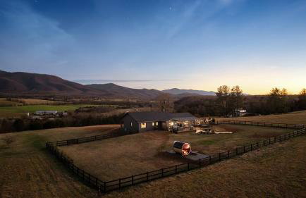 Luxe, Mountain VIEWS, Sauna, HotTub, Pups - Foto 30