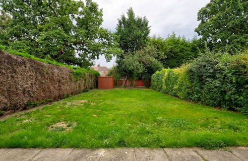 Spacious Heald Green Home with Free Parking - Pass the Keys - Photo 22