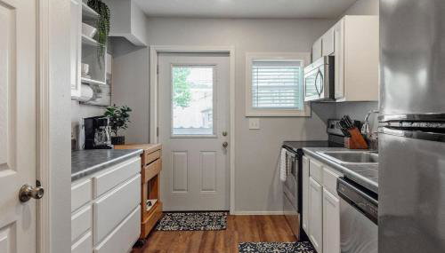 Sweet Jasper Suite-Summer Getaway in Jasper with Hot Tub - Foto 5, stove, dishwasher