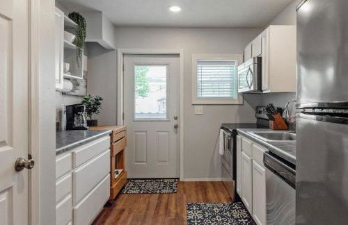 Sweet Jasper Suite-Summer Getaway in Jasper with Hot Tub - Foto 5