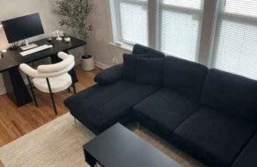 Sleeps 22 • Modern Multi-Unit • Gym • Workspaces - Photo 4
