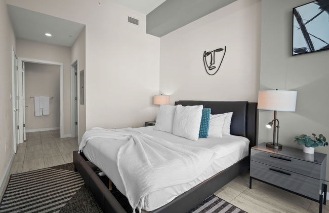 Modern Condo in Design District - Photo 12