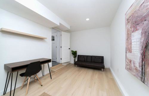 Downtown Beach Home, 5 min to Beach! Backyard, BBQ - Foto 13