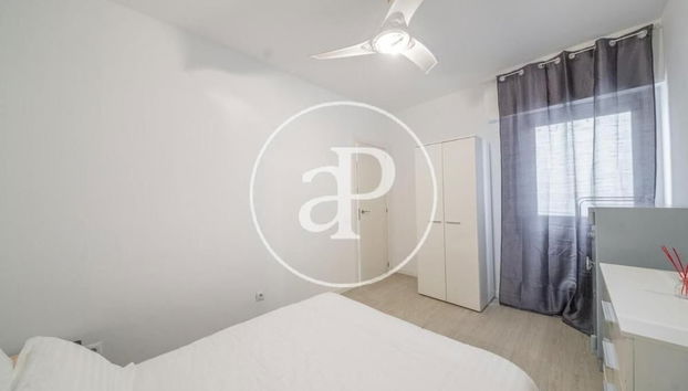 Light and Airy Apartment Right Behind the Iconic Plaza de España, - Foto 4, Habitación