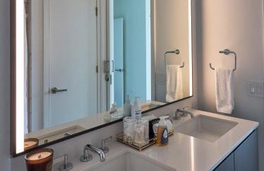 Lux Apts with Lake Views and Top Amenities - Foto 48