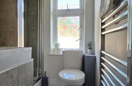 Spacious 4-Bed Home Free Parking, Private Garden - EcuaStay - Foto 22