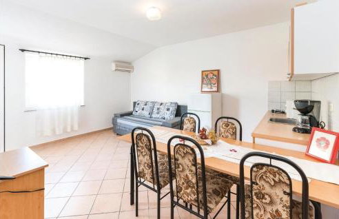 1 Bedroom Cozy Apartment In Vidalici - Foto 6