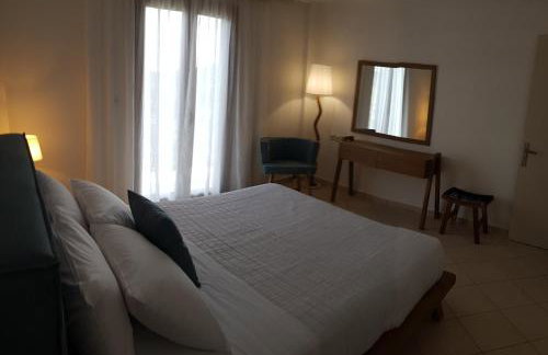 Byron House - Photo 8