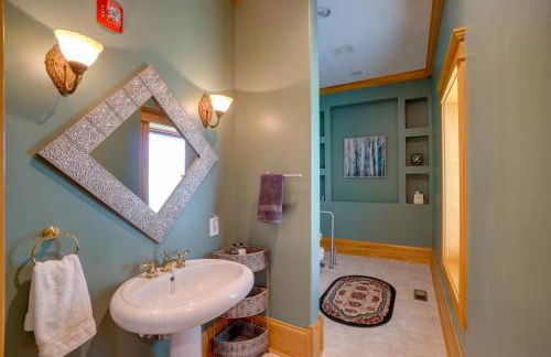 Spacious McArthur Home Private Hot Tub and Pond! - Photo 18