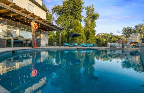 Entire Private Home with 5 Bedrooms 4 Bathrooms 3000 Sq ft Villa, Pool, Hot Tub, Nature, Garage, Winery, Available Now - Foto 22