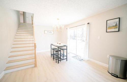 Spacious 5BR 2BA Free Parking Minutes to DC with Foosball - Photo 11