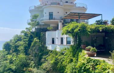 Villa Alcado - Photo 1