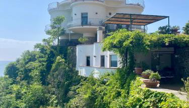 Villa Alcado - Photo 1