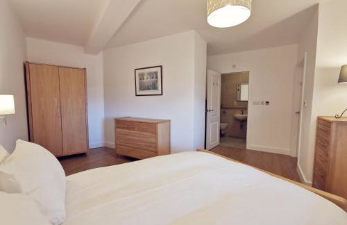 24 CLIFF APARTMENT-3 BED-GROUND FLOOR-SEA VIEWS - Photo 7