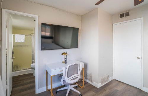 Spacious 2 Bedroom, 2 Bath, Pool, Free Parking, Gym - Foto 63