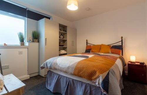 Luxury ground floor modern flat close to city with free parking - Photo 9