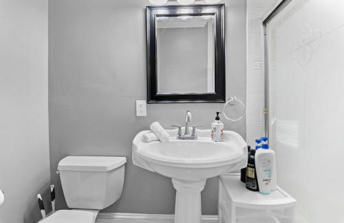 Spacious apartments near Ashmont - Photo 32