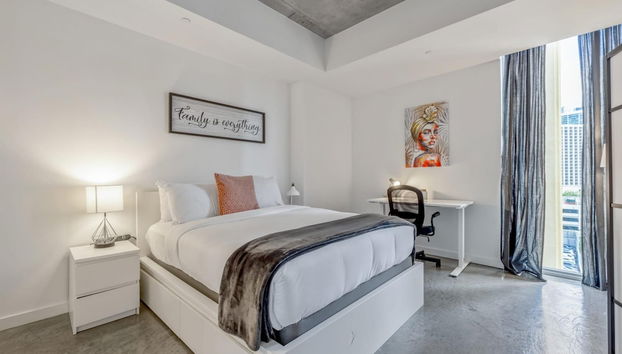 Cozy Downtown Pad- Luxe Rooftop Pool gym and More - Foto 5, Habitación