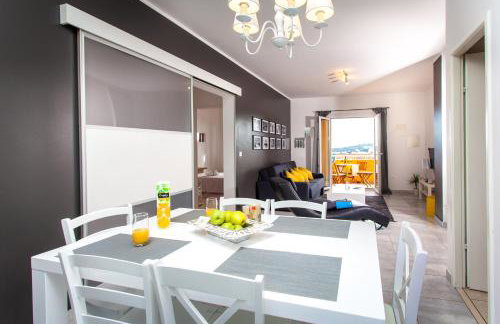 Two Bedroom Apartment with Sea View & Balcony - Foto 2