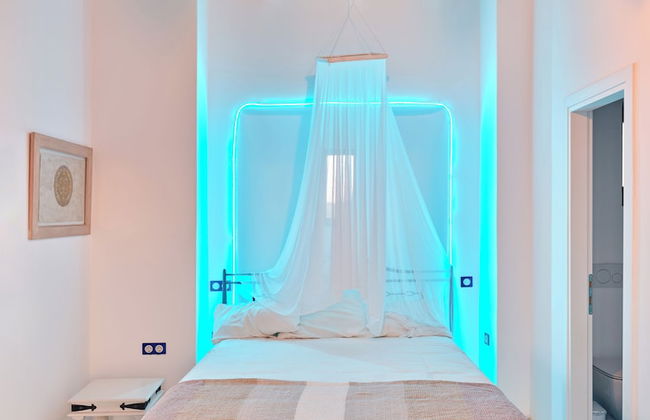 Blue and Green in Luxury - Photo 9