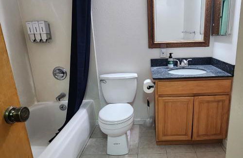 Cozy and Secure 3-Bedroom, 2-Bath Unit with 6 Beds and Beautiful Bay View - Foto 16